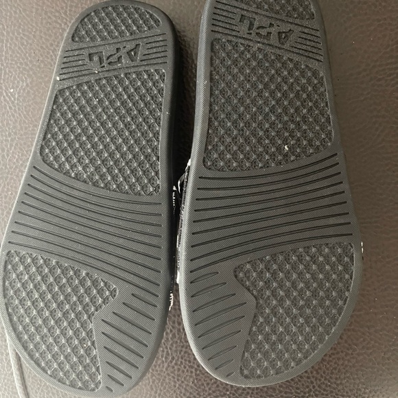 APL women’s slides size 6 - Picture 2 of 2